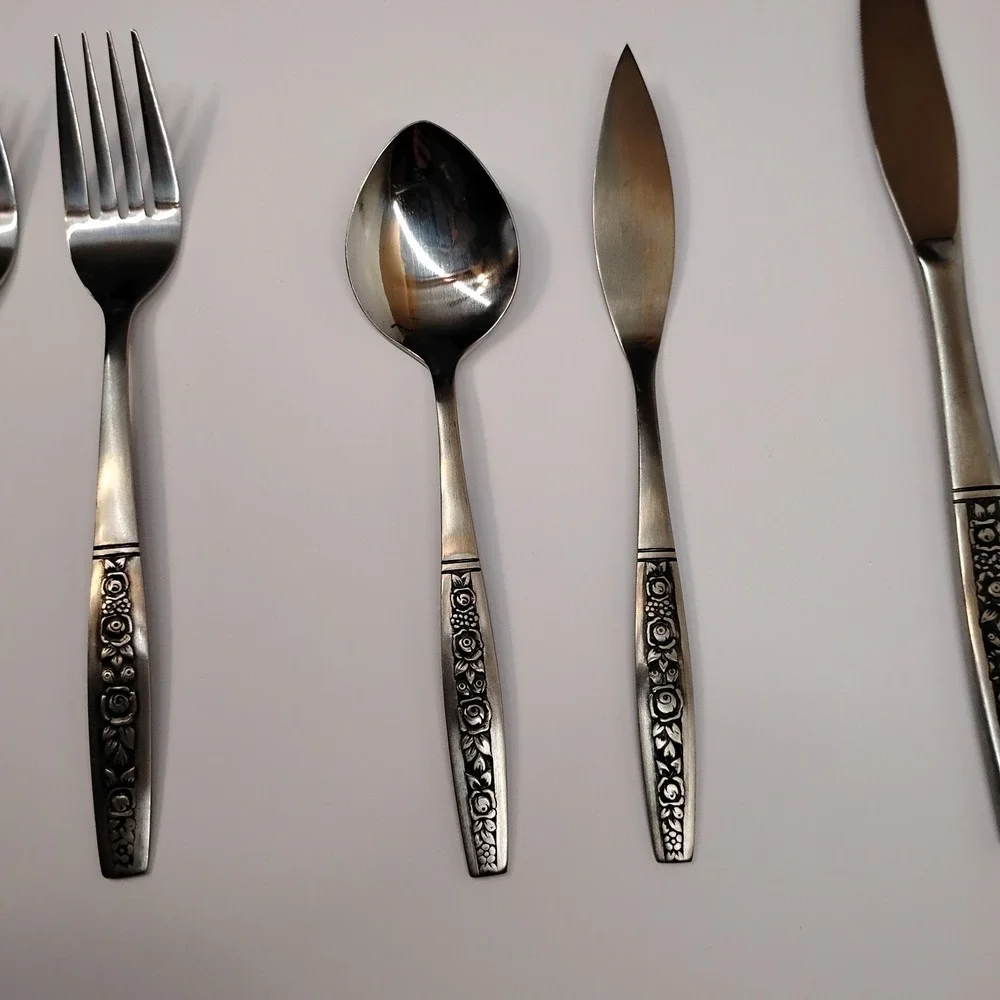 NORTHLAND FLORAL PANEL STAINLESS FLATWARE KOREA‎ 21 Pieces